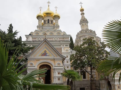 Императорская церковь, храм в облаках и место явления Георгия Победоносца: паломнические поездки по Крыму в сентябре