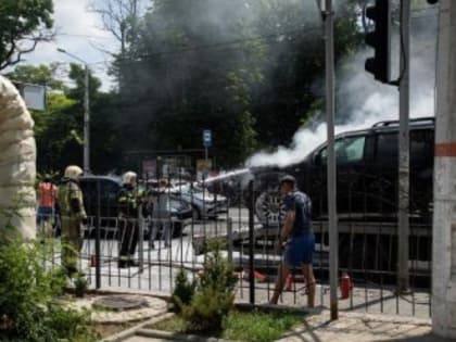 В Симферополе на дороге самовозгорелся автомобиль