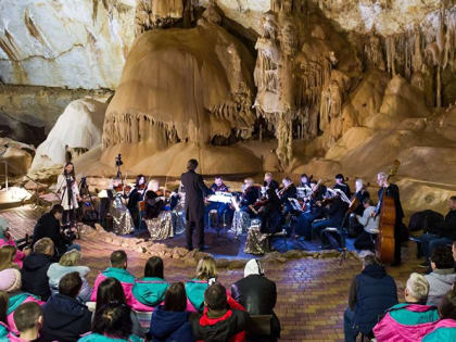 Классика, рок-хиты и мьюзиклы: под сводами пещеры Мраморная сыграют крымские оркестры