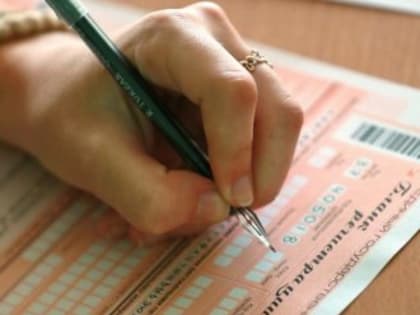 Выпускница евпаторийской школы набрала 100 баллов по двум предметам