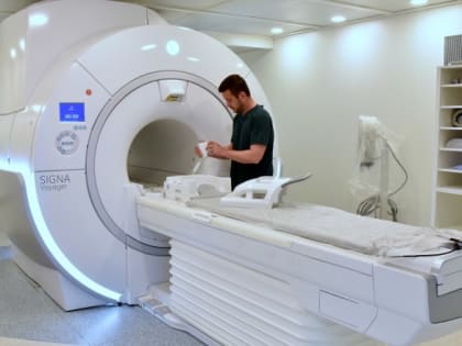 Аксёнов поручил сократить очереди на запись к врачам и на МРТ