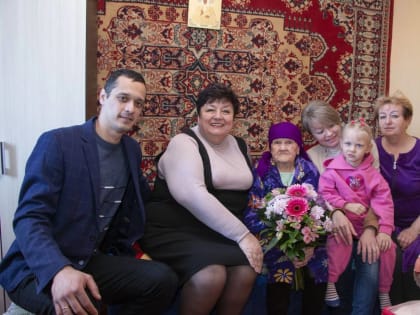 Жительницу Керчи поздравили с 95-летием