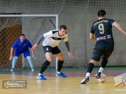 Претенденты на титул добились побед, но какими усилиями!