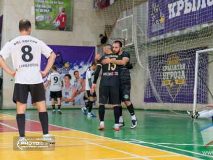 "Налоговики" теряют первые в сезоне очки. Вперед вырываются "отельеры"