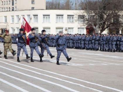 Жизнь - мирная, знамёна - боевые