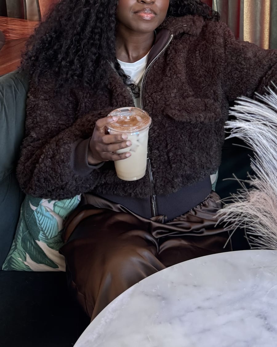 Lifestyle coffee moment in the city