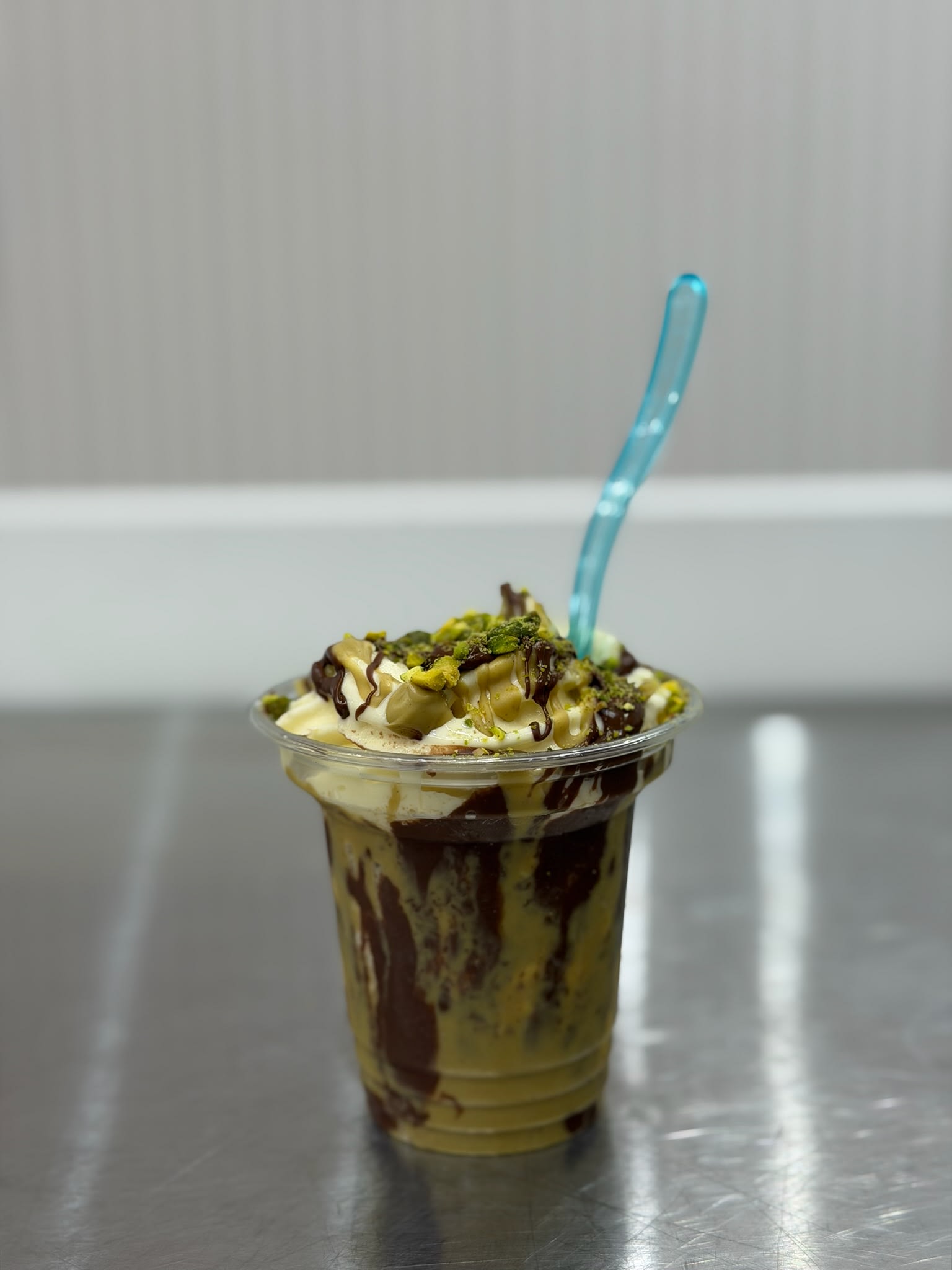 Eiscreme-Kreation mit frischen Zutaten
