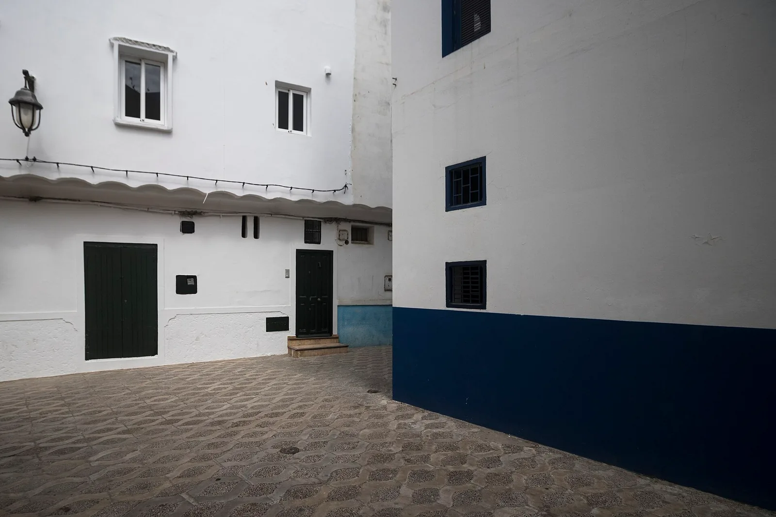 Whitewashed medina street, Asilah Medina