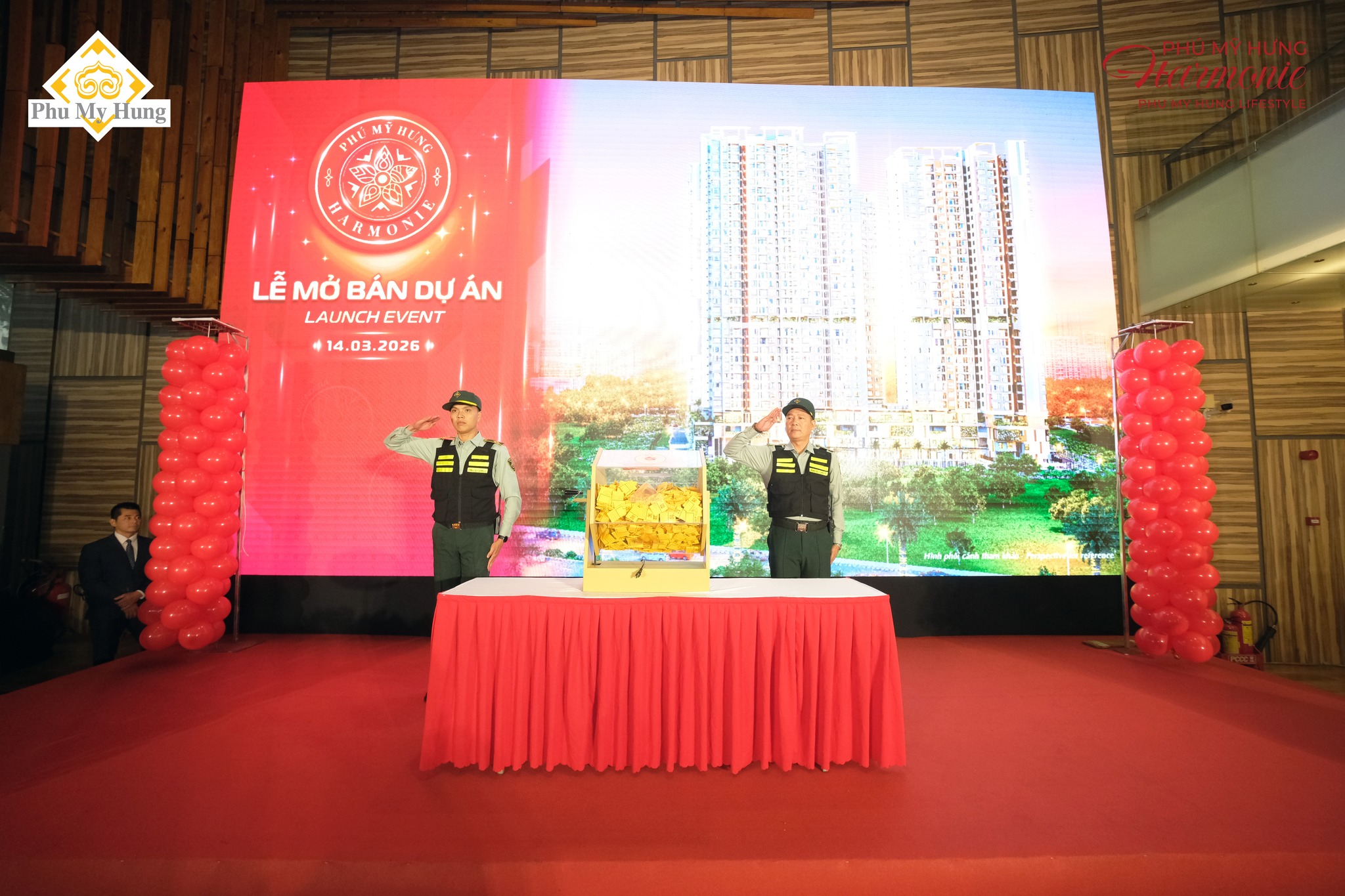 Sân khấu lễ mở bán chính thức