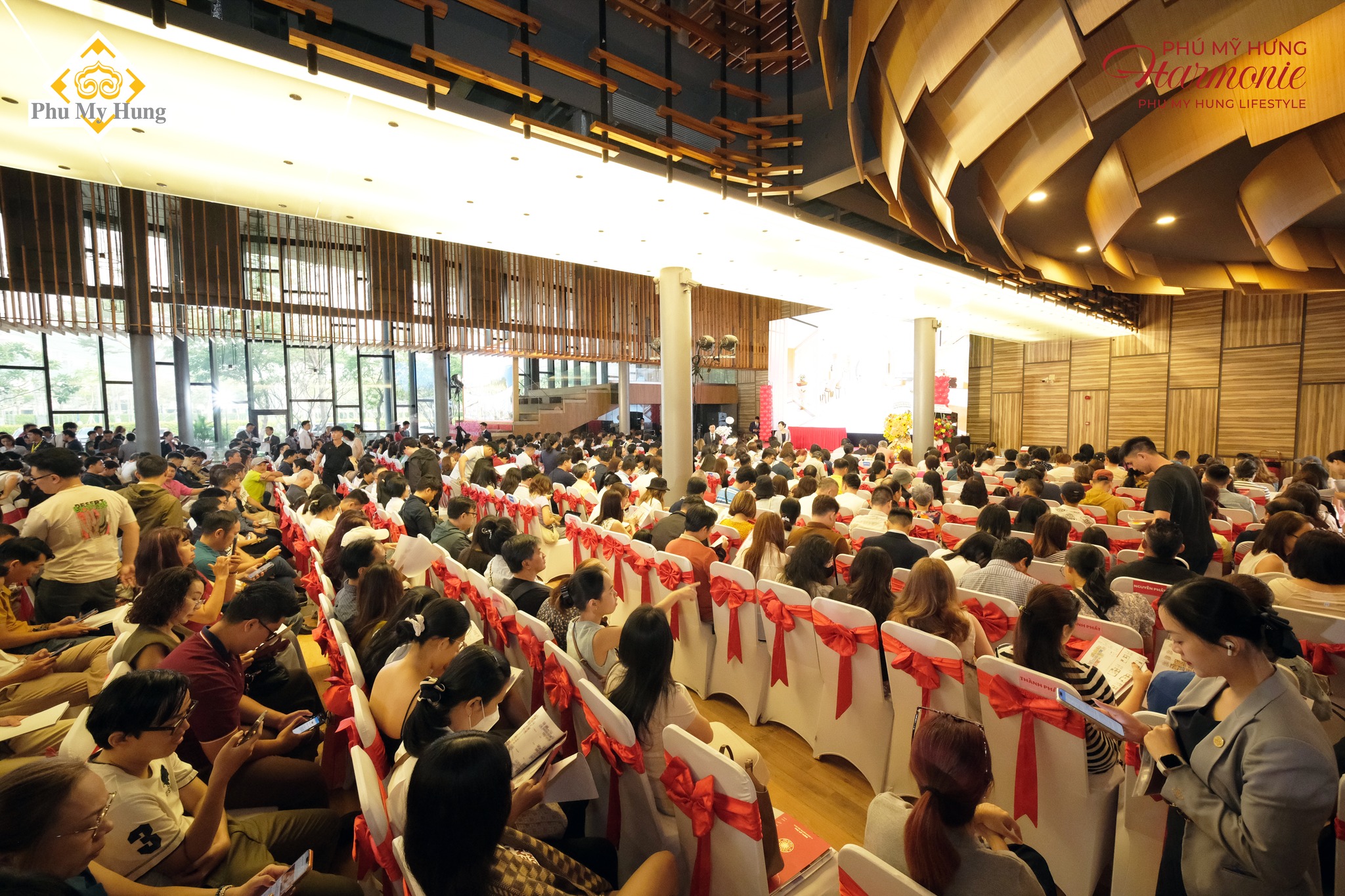 Hội trường sự kiện đông đúc