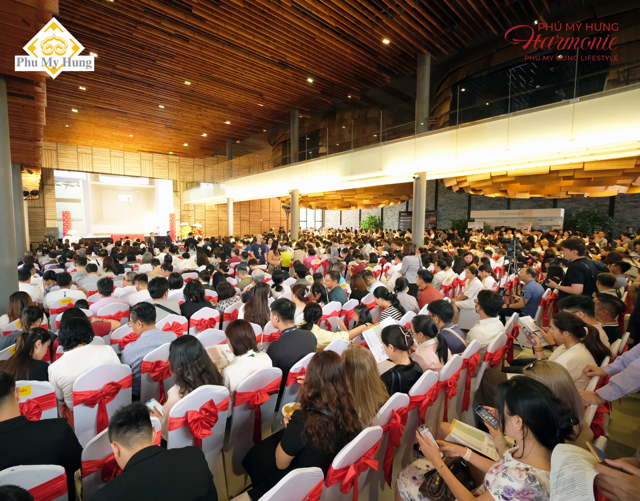 Toàn cảnh khách hàng tham dự
