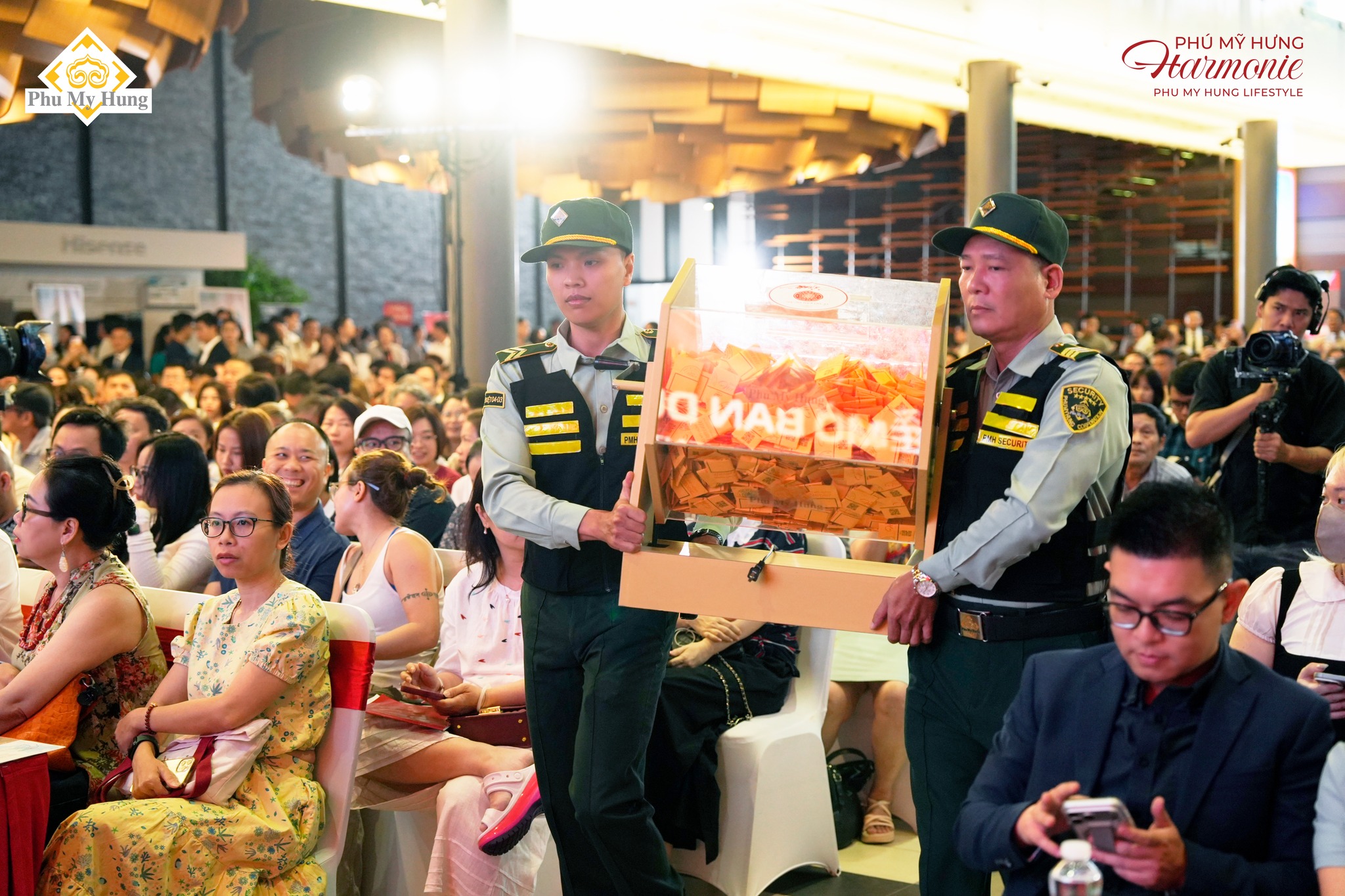 Đội ngũ phục vụ