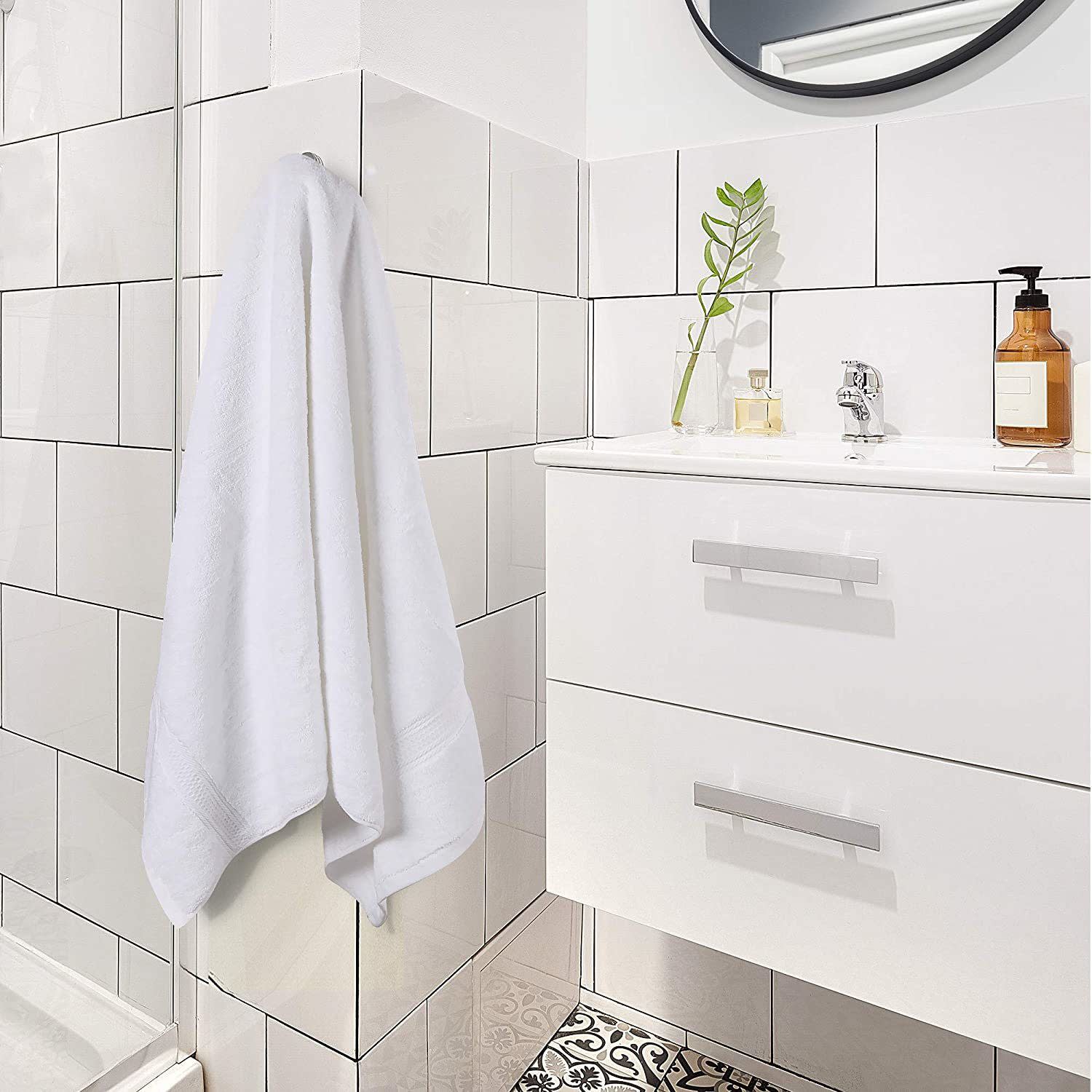 Ultra Soft 100% Cotton Premium Quality Bath Towel For Men & Women in White ( Pack of 4 pcs ) - Aroma Towels