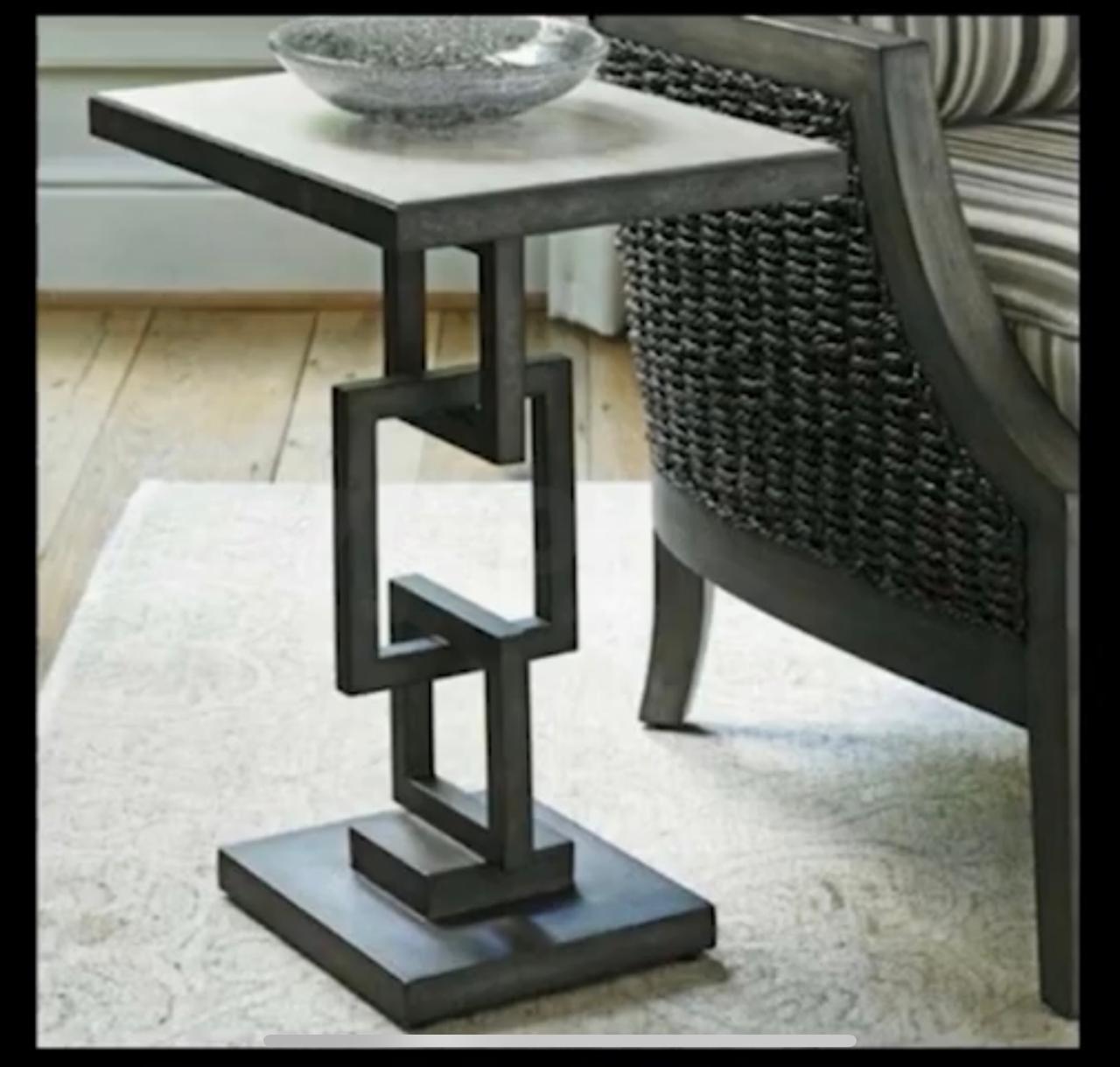 ترابيزة معدنية بزجاج