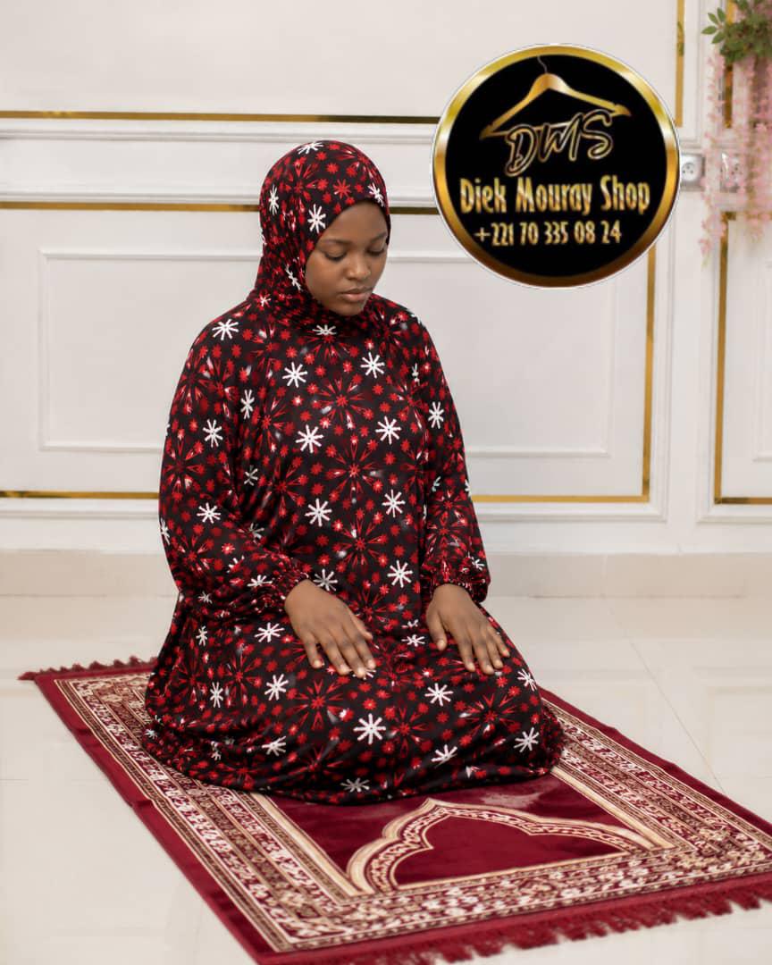 Robe avec voile intégré 