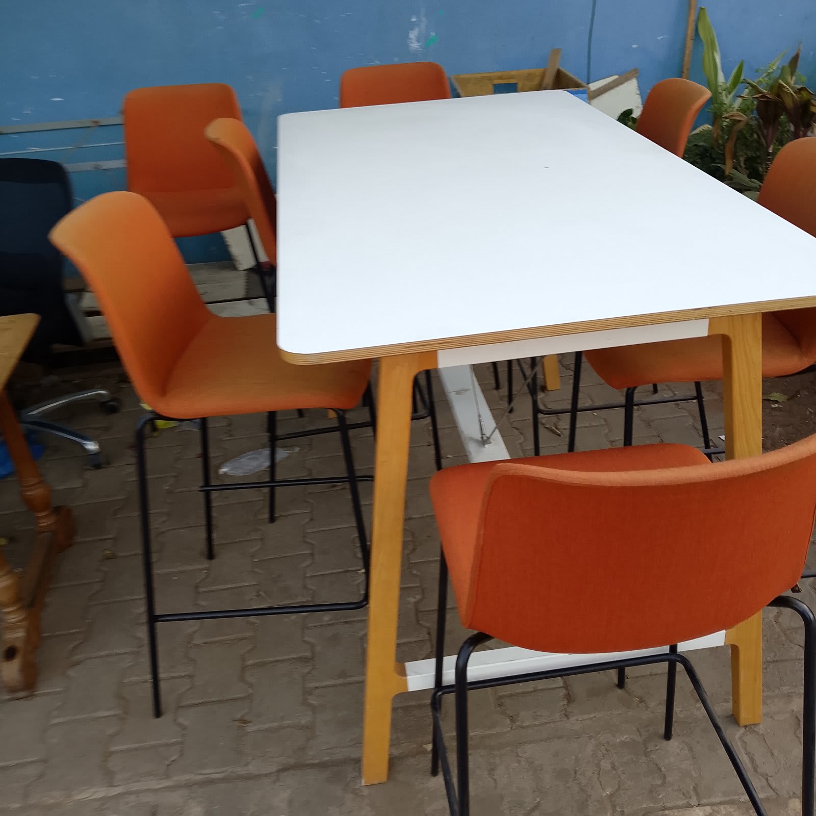 Table plus 6 chaises