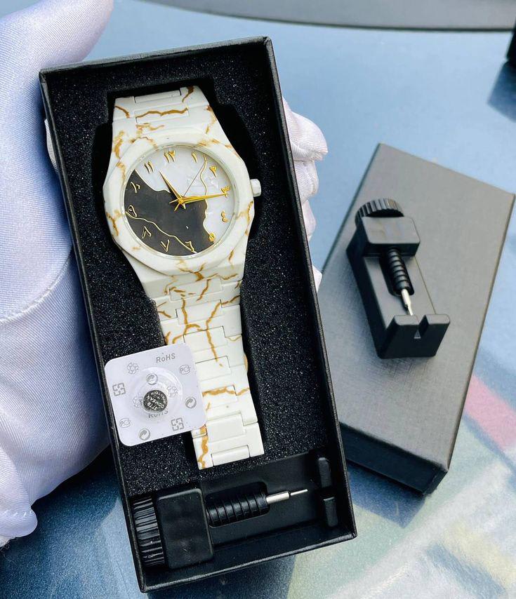 Montre Poly Carbone Avec Boîte Disponible  — photo 1
