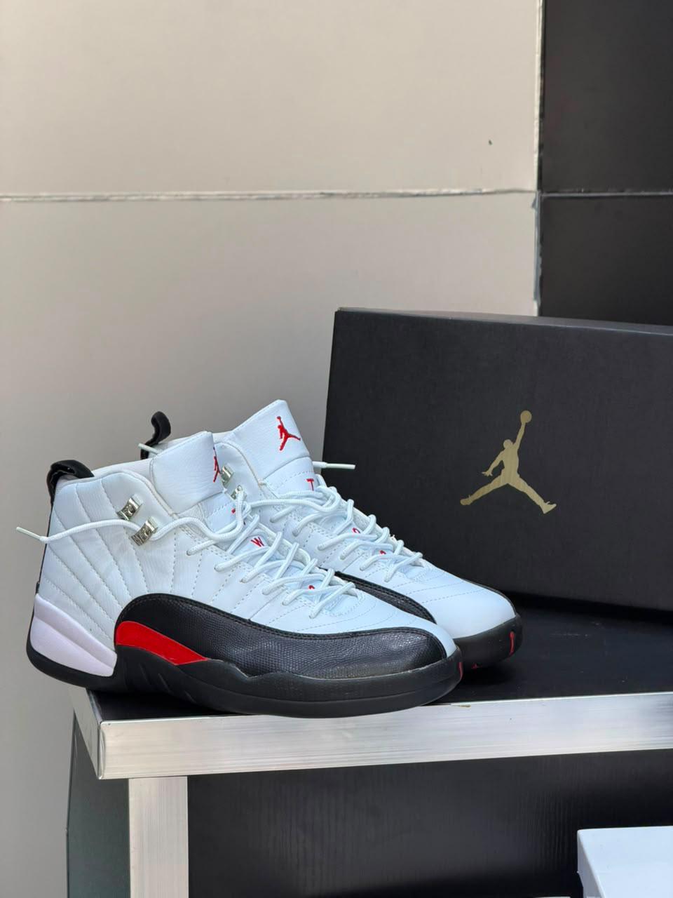 Chaussures Jordan 12 All Color Disponible  — photo 1