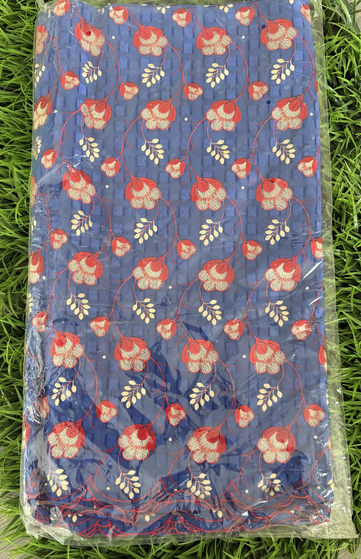 Voile brodée à carreaux  — photo 1
