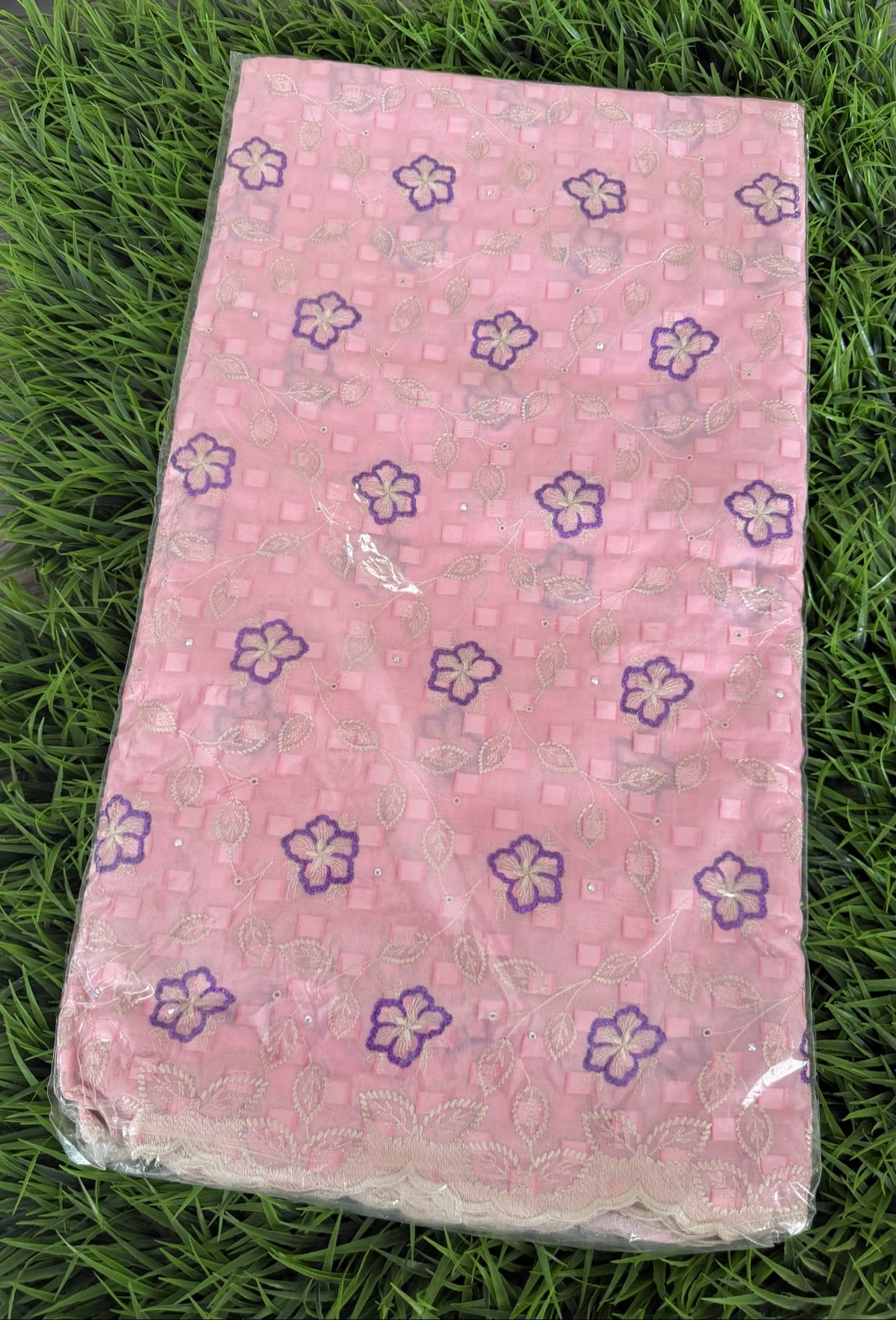 Voile brodée à carreaux  — photo 1
