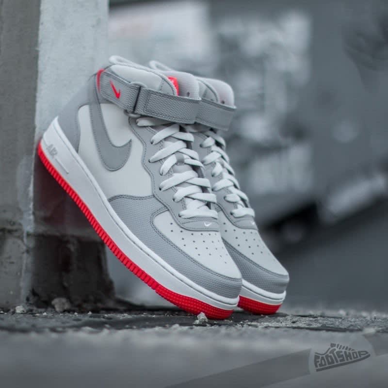 NIKE AIR FORCE 1