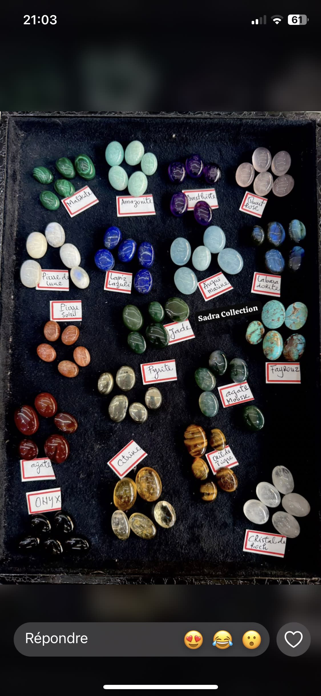 Bagues et colliers de pierres précieuses 