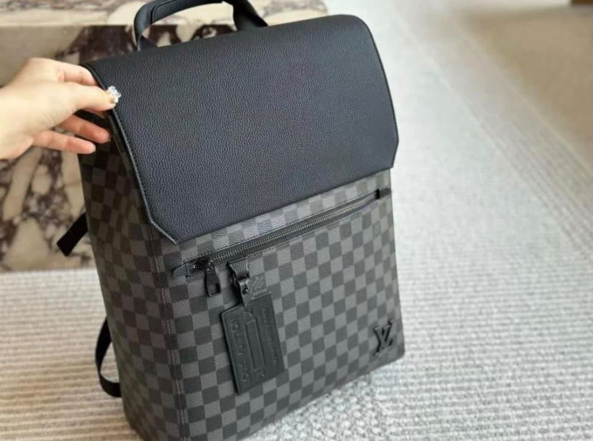 Louis Vuitton — photo 1