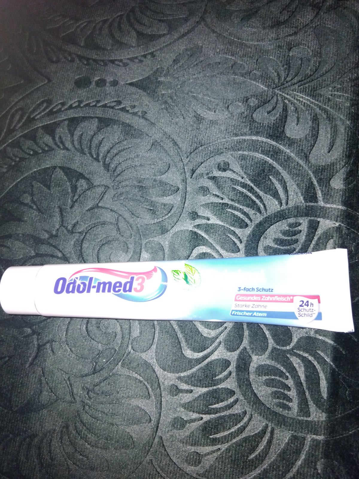 Pâte dentifrice et stick déodorant  — photo 1