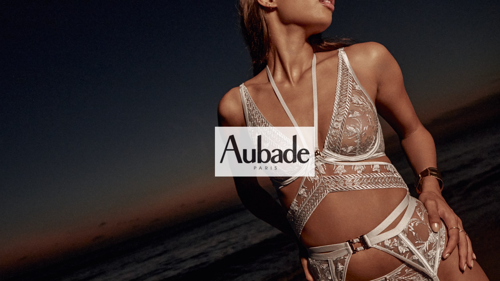 Aubade Mélodie d'été: Le Soutien-gorge Plunge Foulard, l'Élégance Estivale à son Apogée