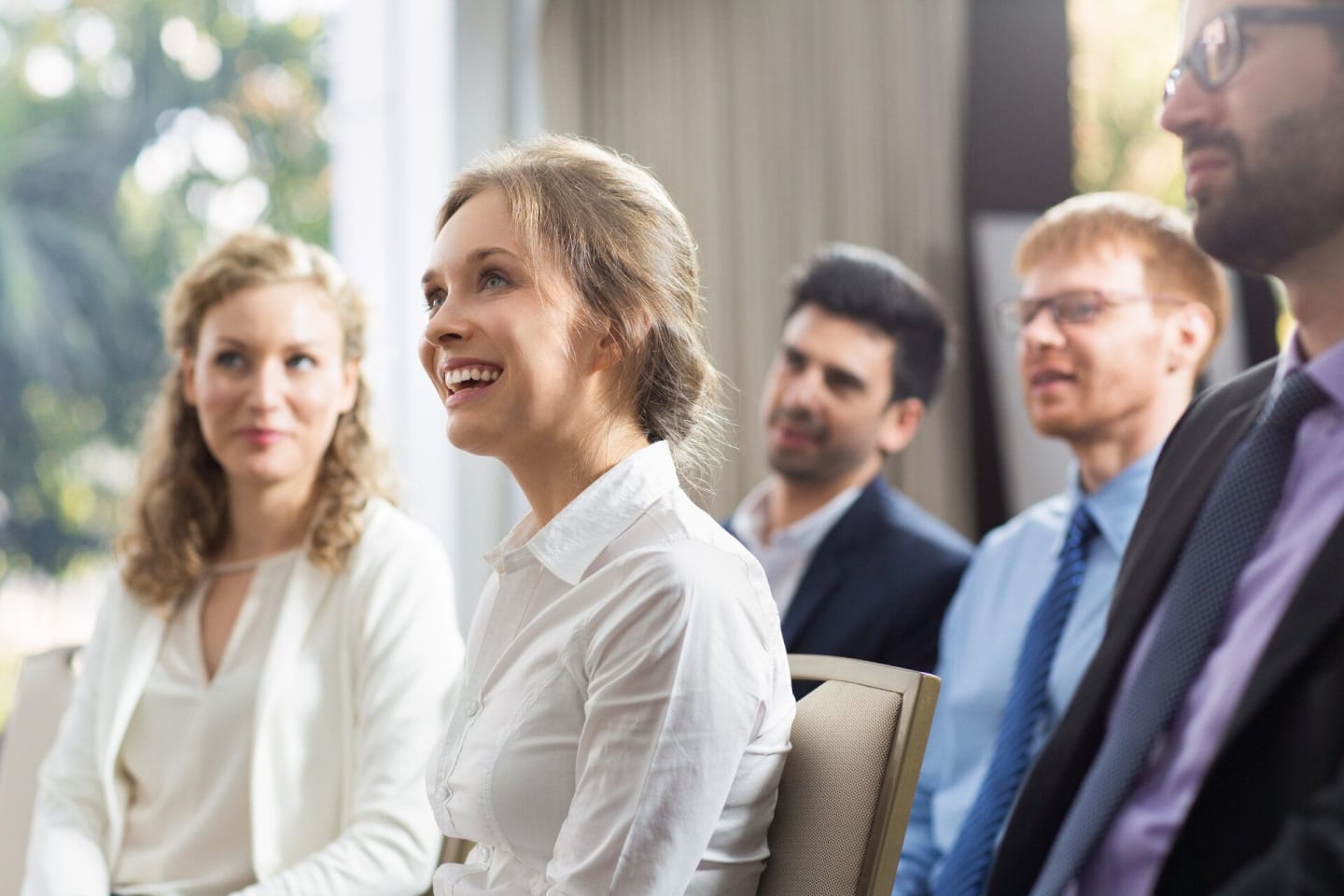 Aandachtig publiek bij een lezing