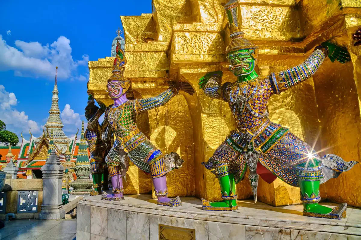 wielki palac krolewski bangkok posagi straznikow