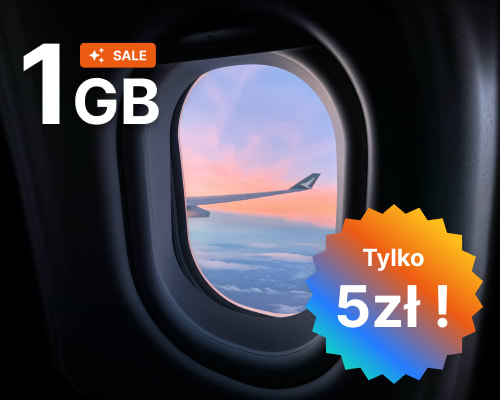 Obrazek promocyjny - okno samolotu z widokiem na zachód słońca, na tym napis 1GB tylko 5ZŁ