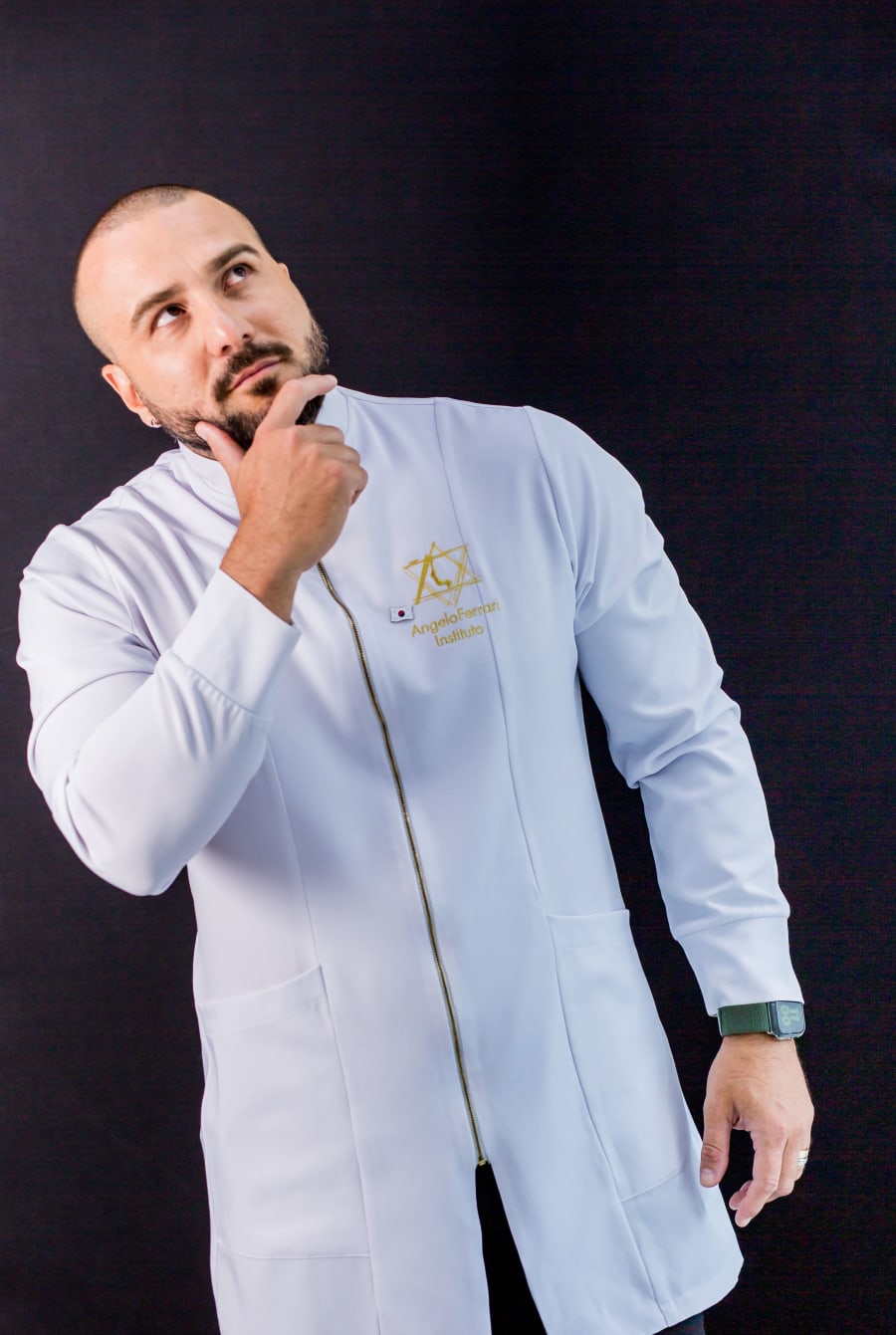 Dr. Angelo Ferrari, cirurgião-dentista, retrato de jaleco