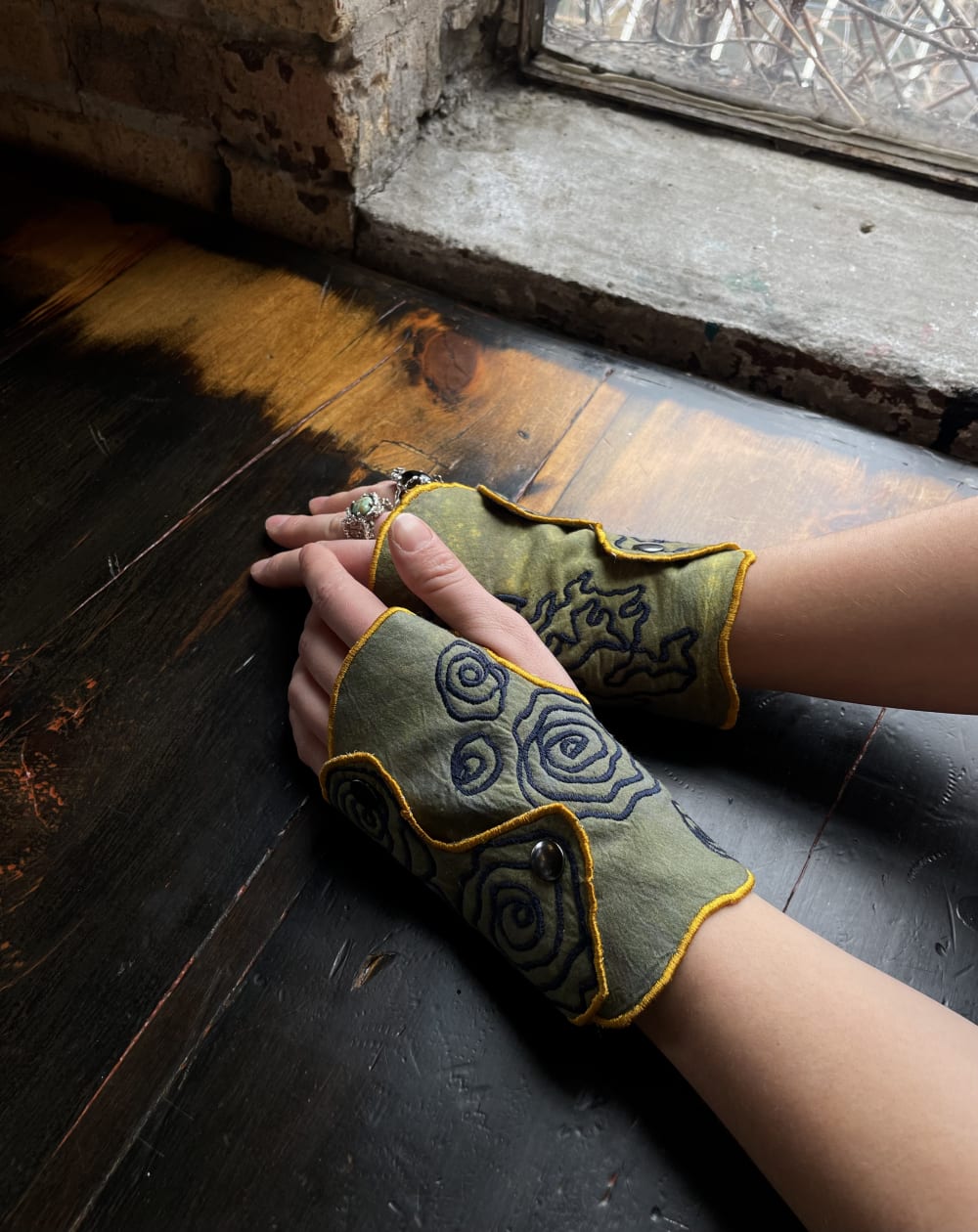 Fingerless Gloves (Olive)