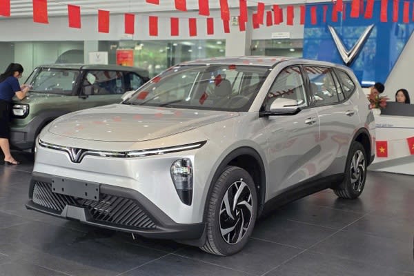 Limo Green “thần tốc” đuổi kịp Xpander, cạnh tranh MPV bán chạy nhất năm