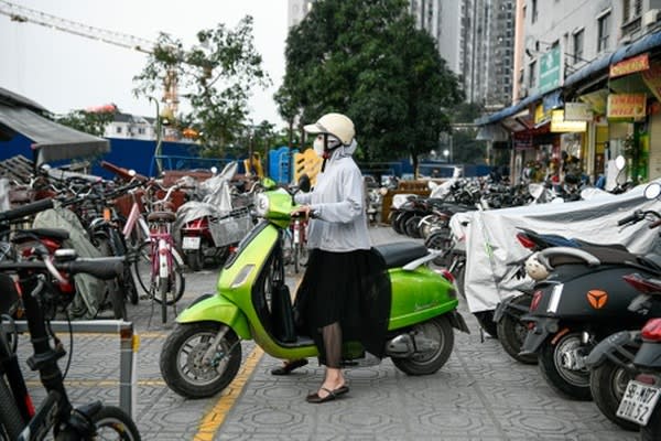 Bộ Xây dựng vào cuộc vụ chung cư HH Linh Đàm cấm gửi xe điện