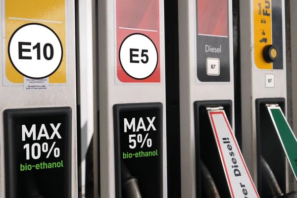 Bắt buộc dùng xăng E5, E10 từ 6/2026: Những lưu ý "bỏ túi" cho tài xế
