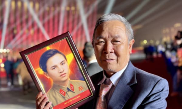 Nước mắt người thân đêm 'gặp lại' liệt sĩ qua di ảnh