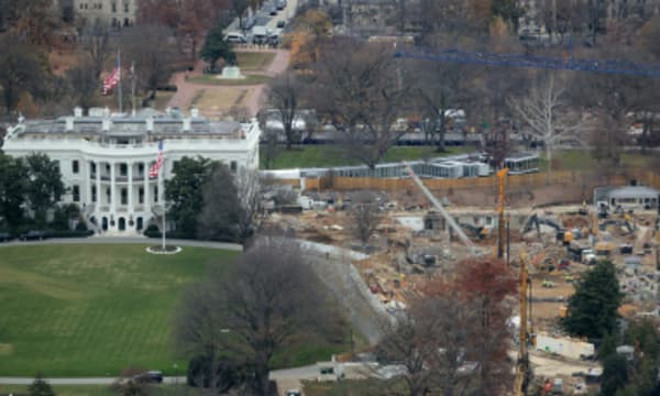 Ông Trump bị kiện vì dự án phòng khiêu vũ ở Nhà Trắng