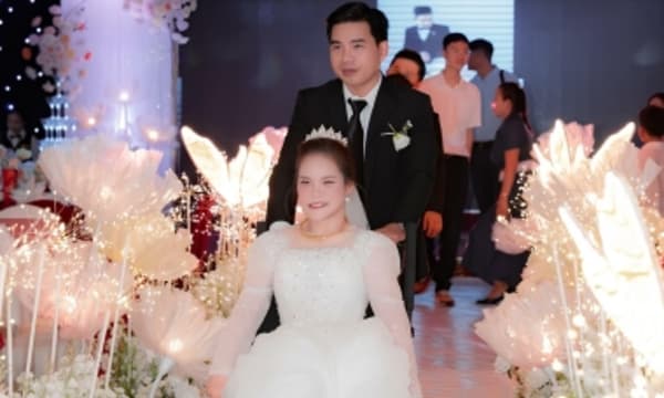 Mối tình 5 năm của chàng trai Đăk Lăk với cô gái ngồi xe lăn