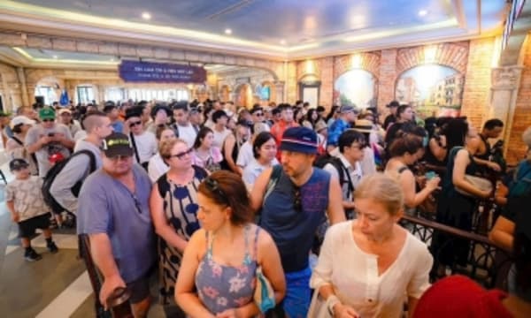 Việt Nam đón khách quốc tế thứ 20 triệu