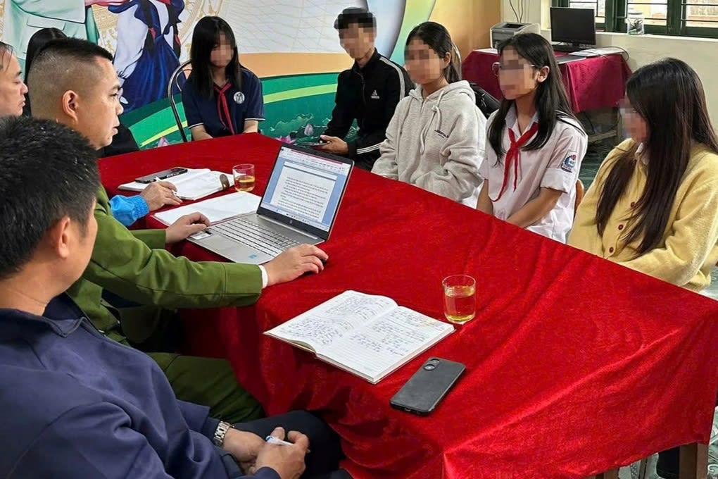 Hai nhóm nữ sinh lớp 9 lập nhóm chat trên Facebook để hẹn đánh nhau - 1