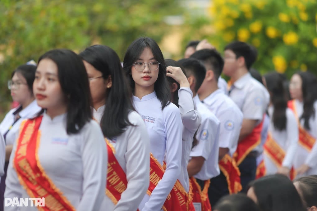 Da mặt không bị mụn nặng mới được xét tuyển vào một ngành học hot - 2