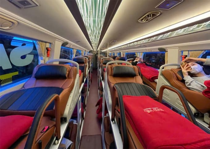 Đi xe giường nằm ban đêm là cách tiết kiệm chi phí. Ảnh: Chinhphu.vn