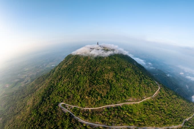 Đỉnh Núi Bà Đen. Ảnh: Hải Triều