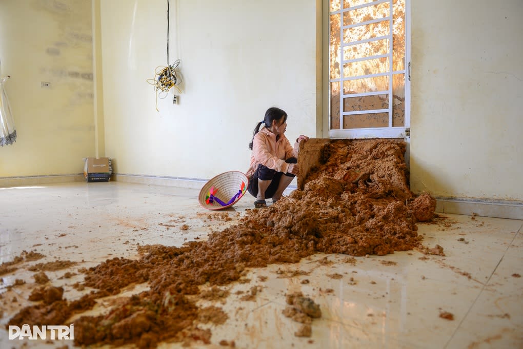Lâm Đồng tìm cách san gạt quả đồi sạt lở như động đất - 1