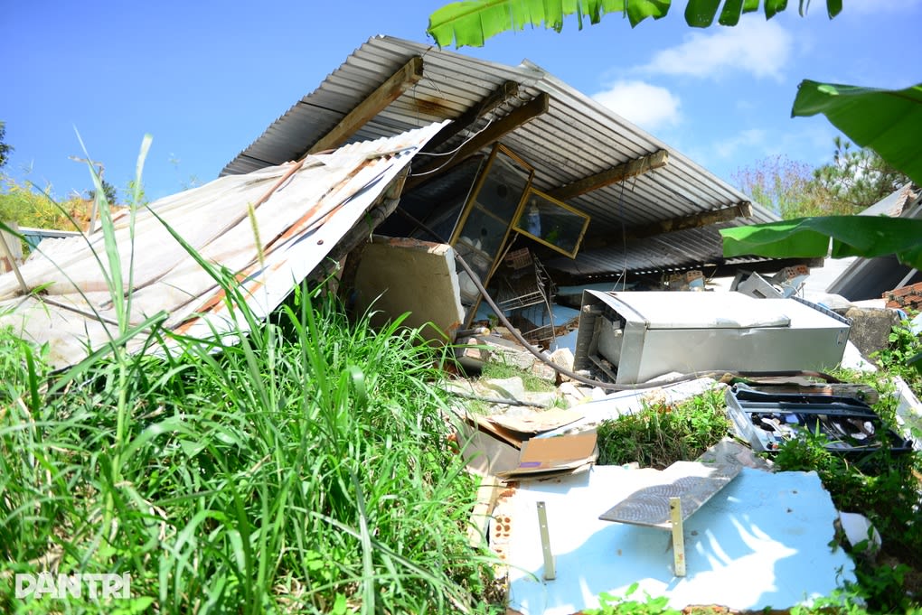 Lâm Đồng tìm cách san gạt quả đồi sạt lở như động đất - 2