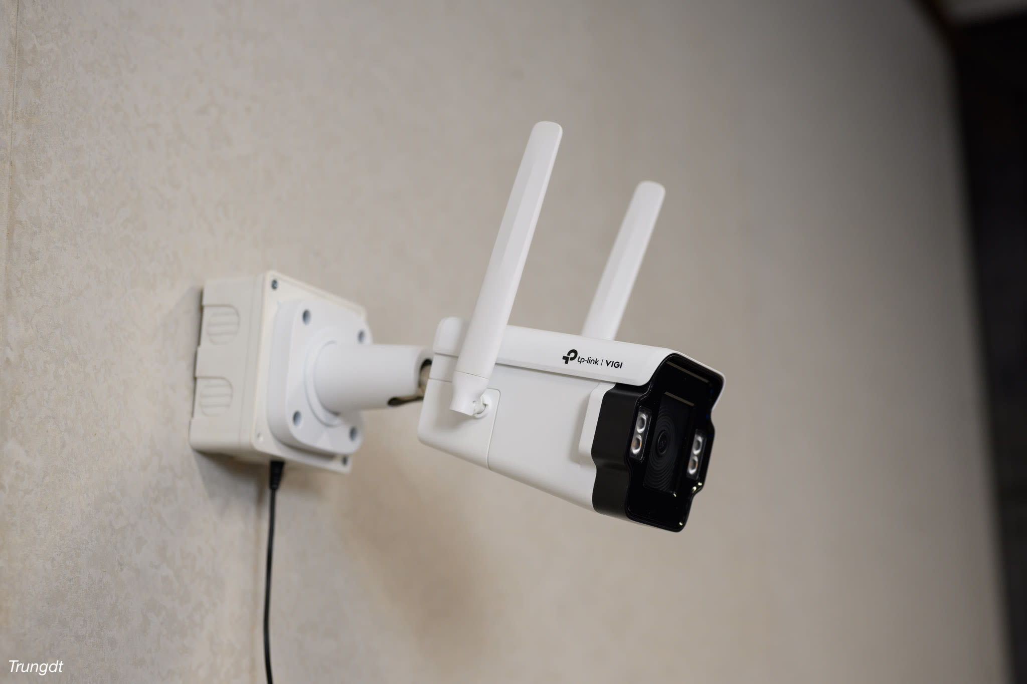 tinhte-trungdt-camera-giam-sat-VIGI-InSight-S345-4G -03.jpg