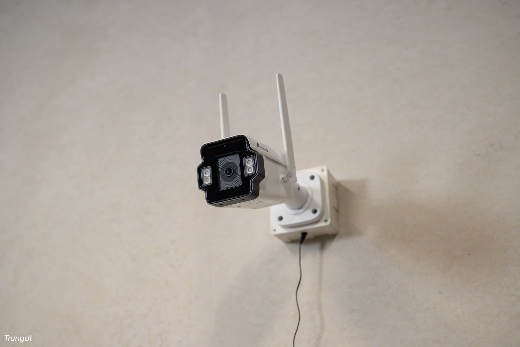 tinhte-trungdt-camera-giam-sat-VIGI-InSight-S345-4G -01.jpg