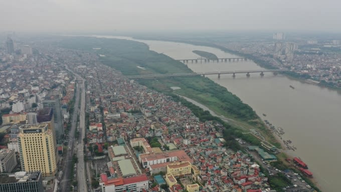 Một góc khu vực sông Hồng đoạn chảy qua cầu Long Biên. Ảnh: Ngọc Thành